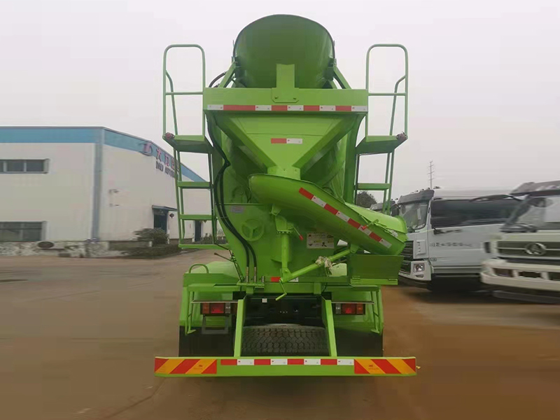 重汽豪曼 后八輪8方攪拌車