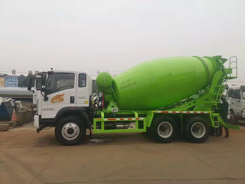 重汽豪曼 后八輪8方攪拌車