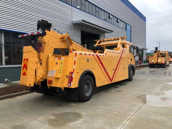 重汽豪沃拖吊聯(lián)體黃牌清障車(chē)