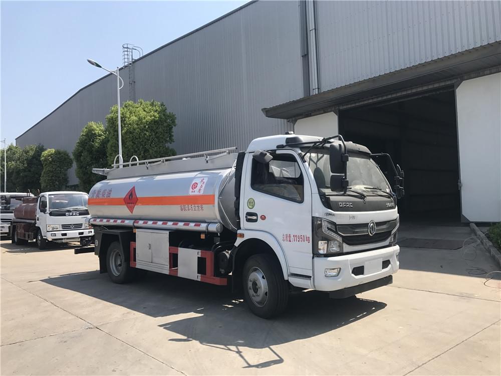 8.5方 東風(fēng)凱普特油罐車(chē)