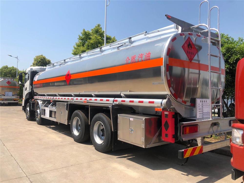 25.2 東風(fēng)天龍前四后八鋁合金運(yùn)油車