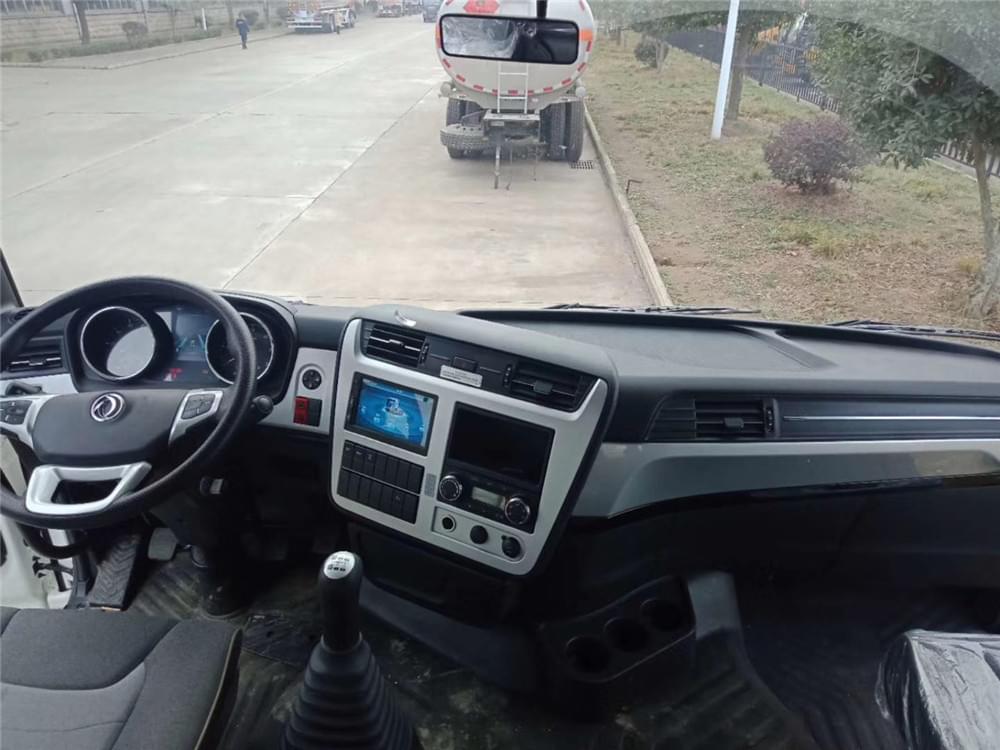 29.7方 前四后八東風天龍350馬力油罐車