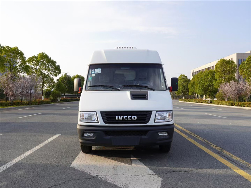 南京依維柯短軸面包冷藏車
