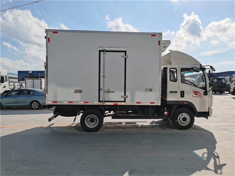 重汽豪沃濰柴160馬力藍牌冷藏車