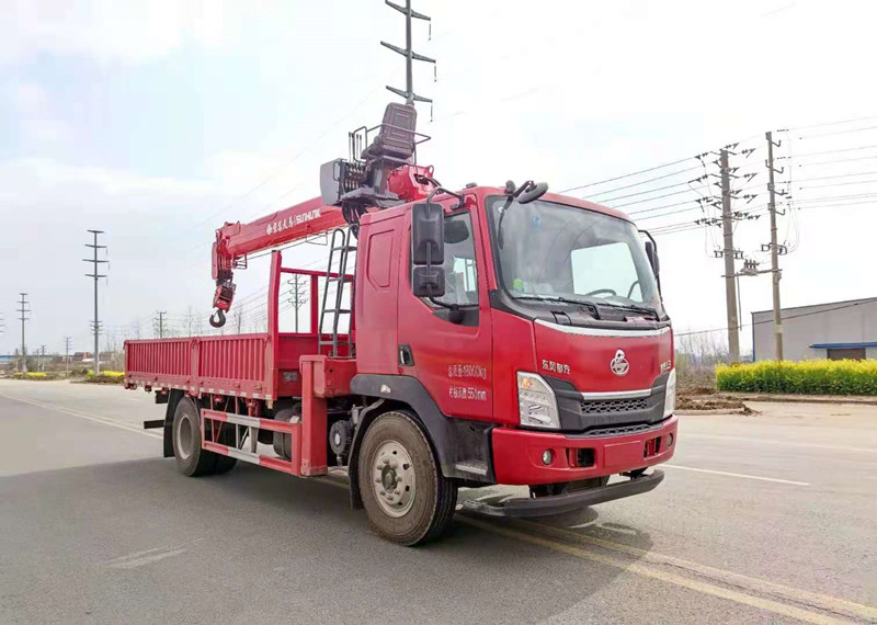 柳汽單橋宏昌天馬8噸吊機(jī)