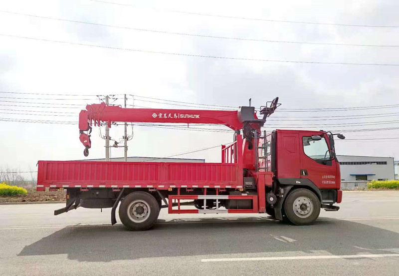 柳汽單橋宏昌天馬8噸吊機(jī)