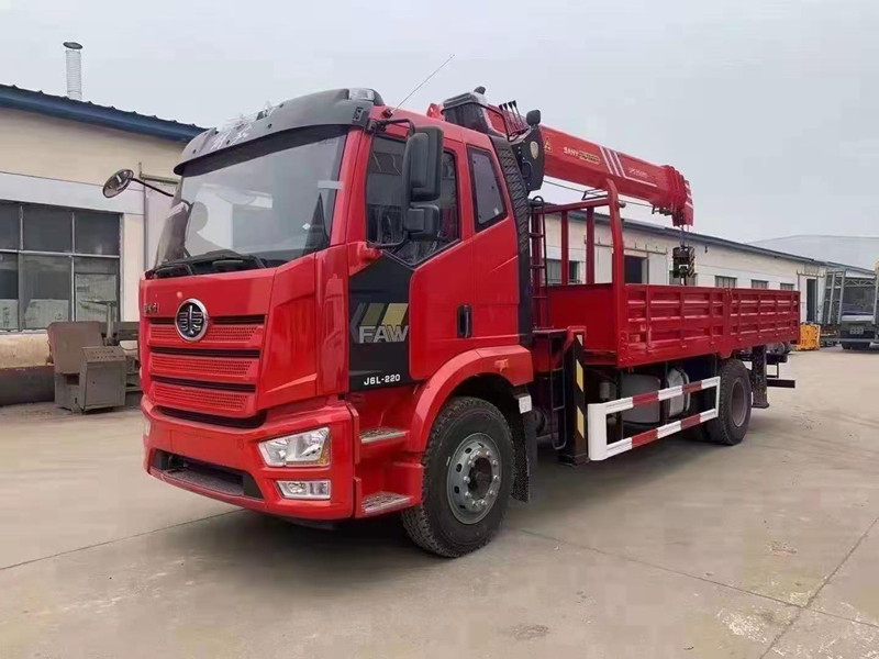 解放單橋三一8噸吊機