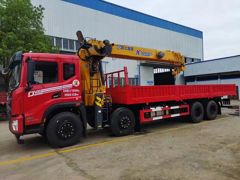 東風DV5前四后八隨車吊