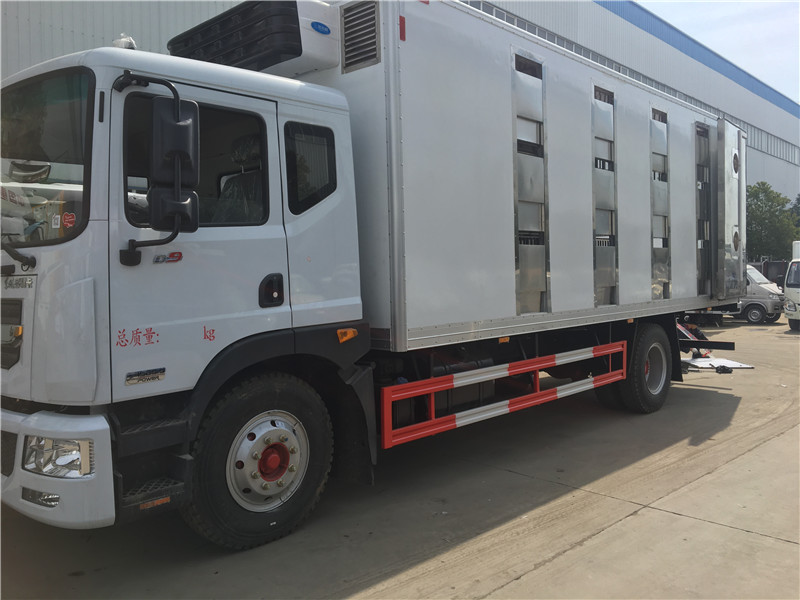 東風D9駕駛室6米畜禽運輸車