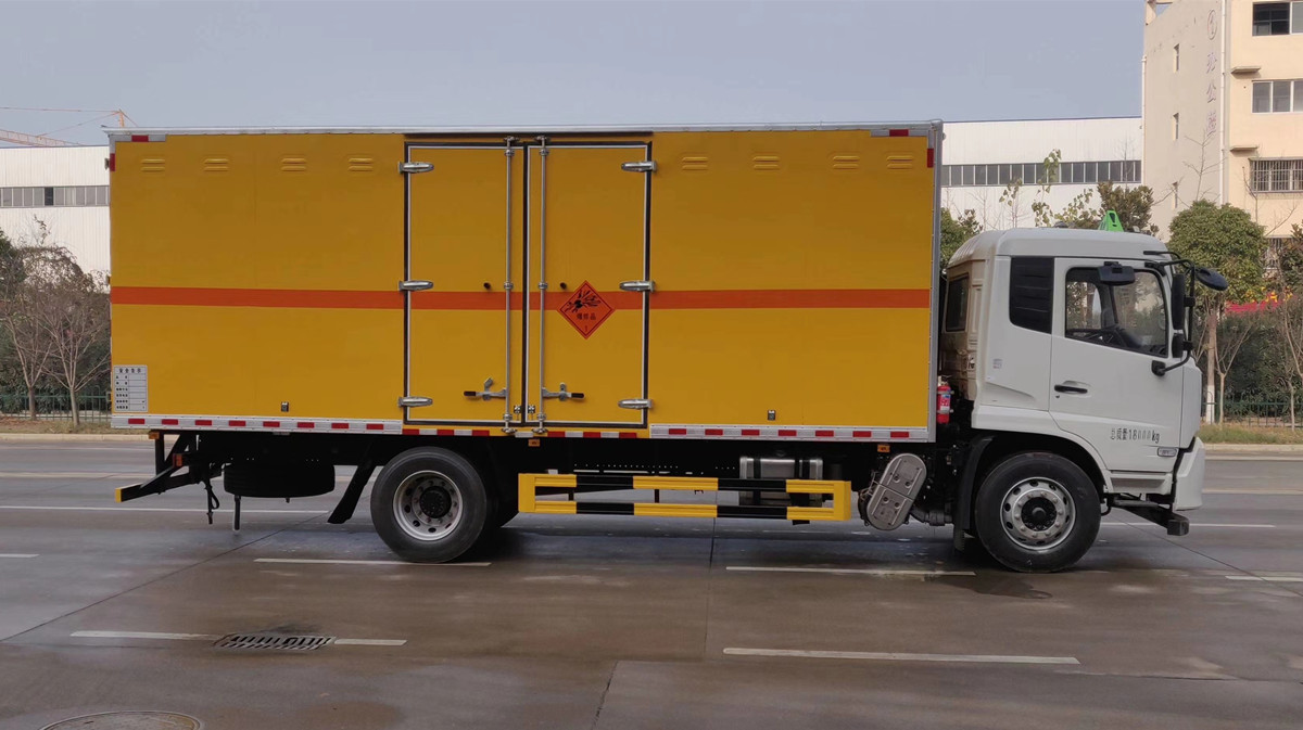 東風(fēng)天錦 10噸爆破器材運(yùn)輸車