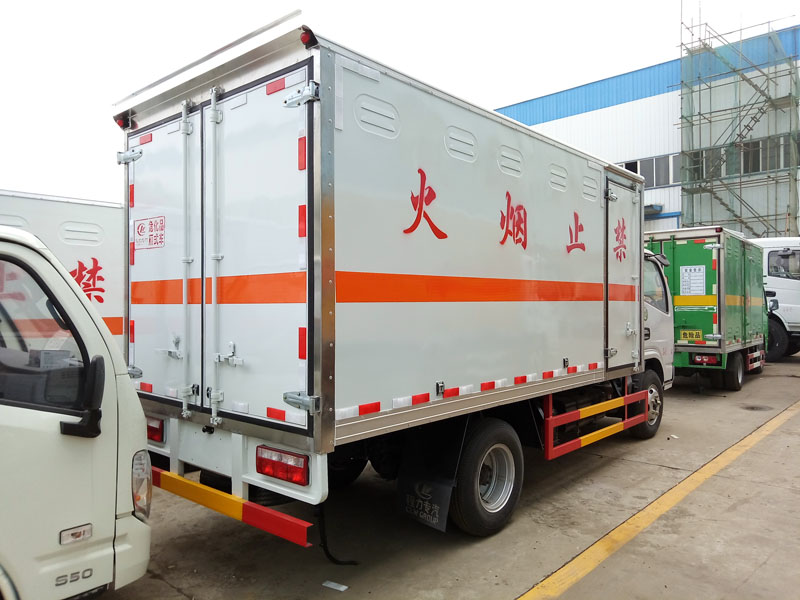 多利卡4.1米(藍牌)腐蝕品廂式車